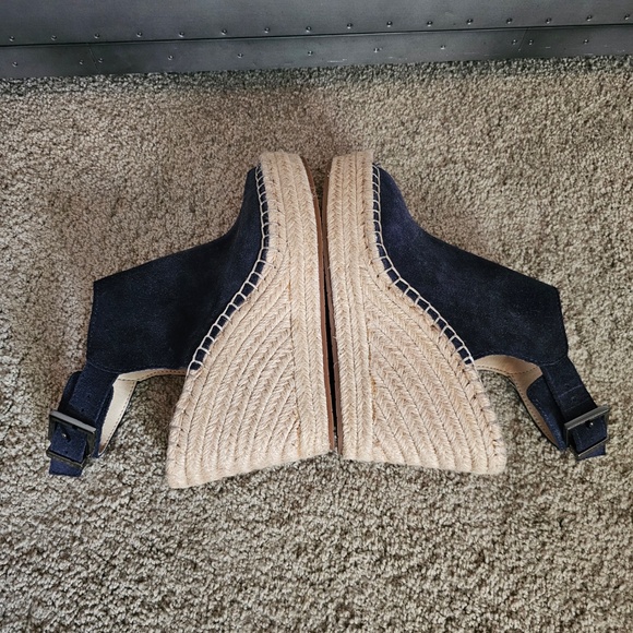 Kenneth Cole New York
Olivia Espadrille Peep-Toe Wedges - Picture 12 of 12